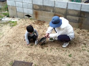 おばあちゃんとお庭で